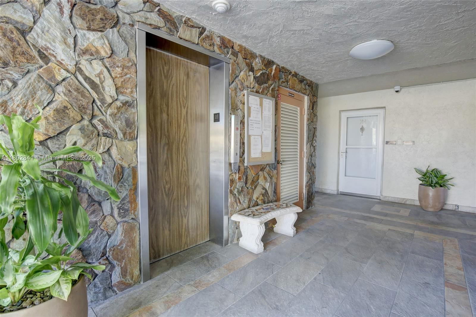Real estate property located at 424 10th St #405, Broward, Meadowbrook Lakes Condo, Dania Beach, FL