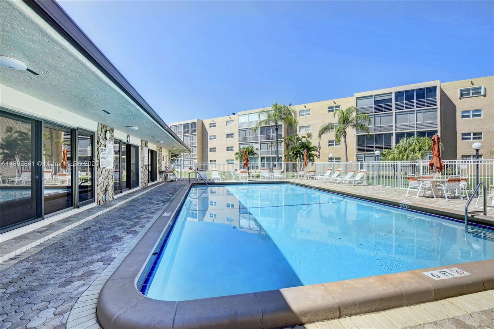 Real estate property located at 424 10th St #405, Broward, Meadowbrook Lakes Condo, Dania Beach, FL