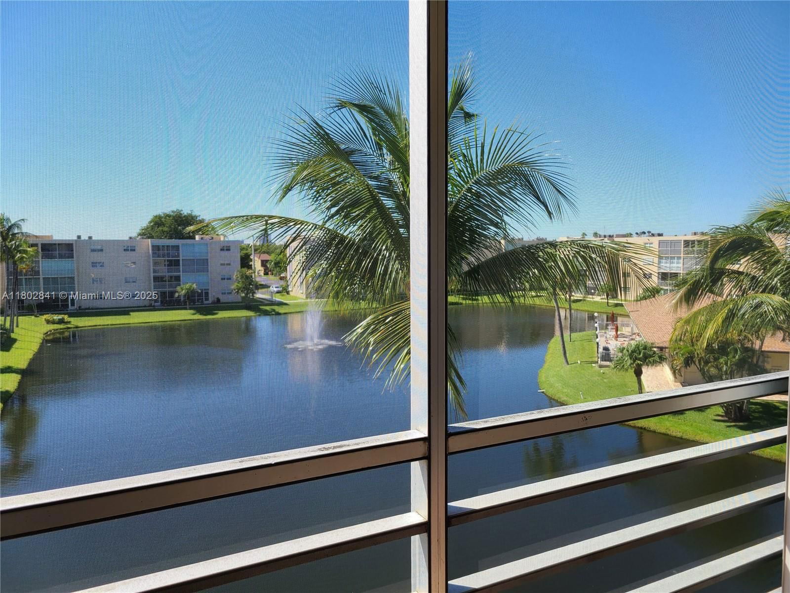 Real estate property located at 424 10th St #405, Broward, Meadowbrook Lakes Condo, Dania Beach, FL