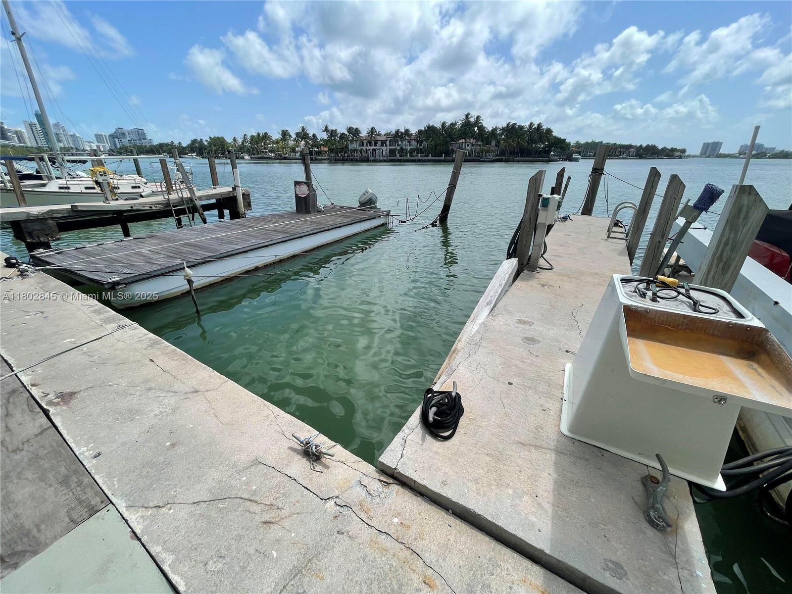 Real estate property located at 6770 Indian Creek Dr, Miami-dade, Aquasol Condo, Miami Beach, FL