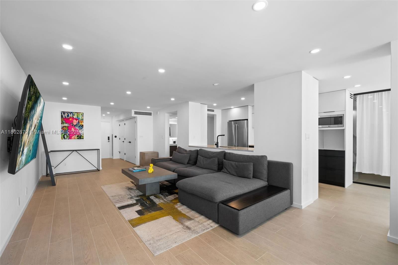 Real estate property located at 2655 Collins Ave #1009, Miami-dade, Mirasol Ocean Towers Cond, Miami Beach, FL