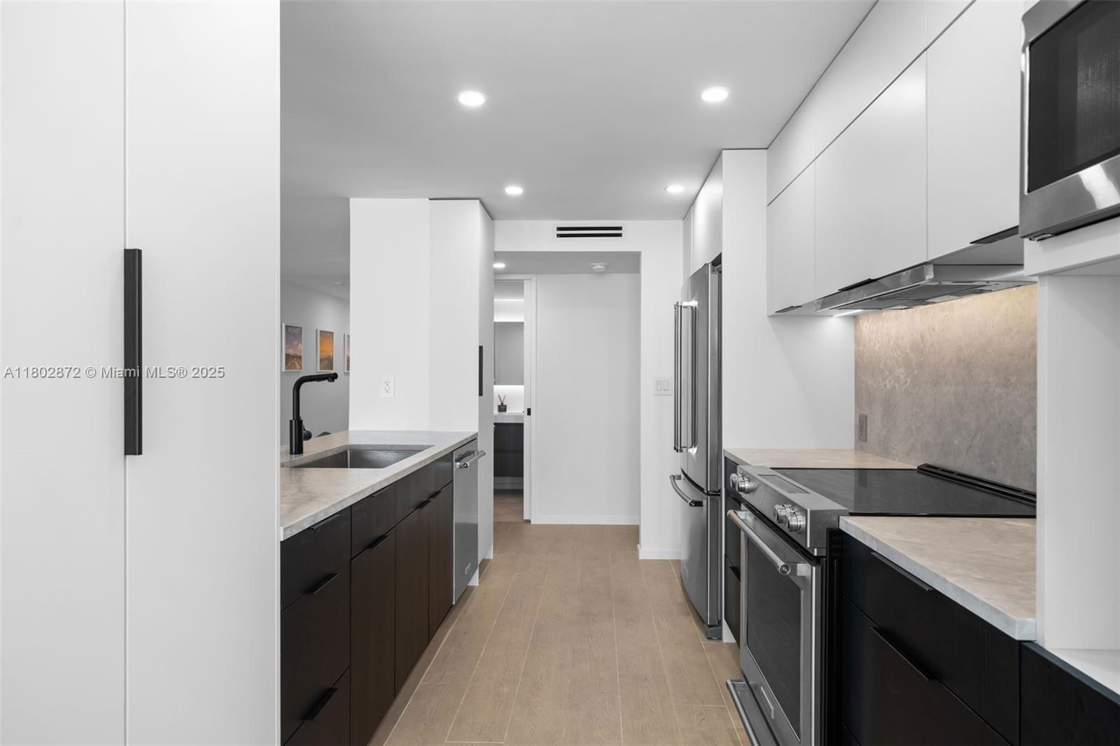 Real estate property located at 2655 Collins Ave #1009, Miami-dade, Mirasol Ocean Towers Cond, Miami Beach, FL