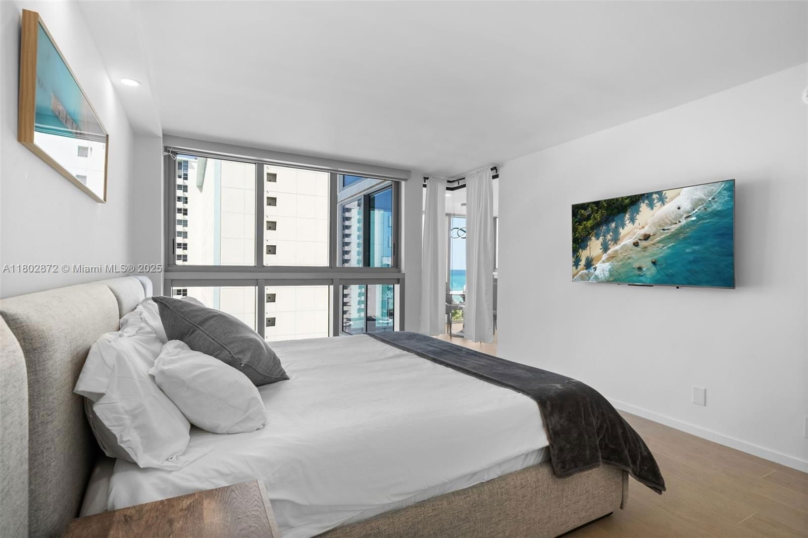 Real estate property located at 2655 Collins Ave #1009, Miami-dade, Mirasol Ocean Towers Cond, Miami Beach, FL