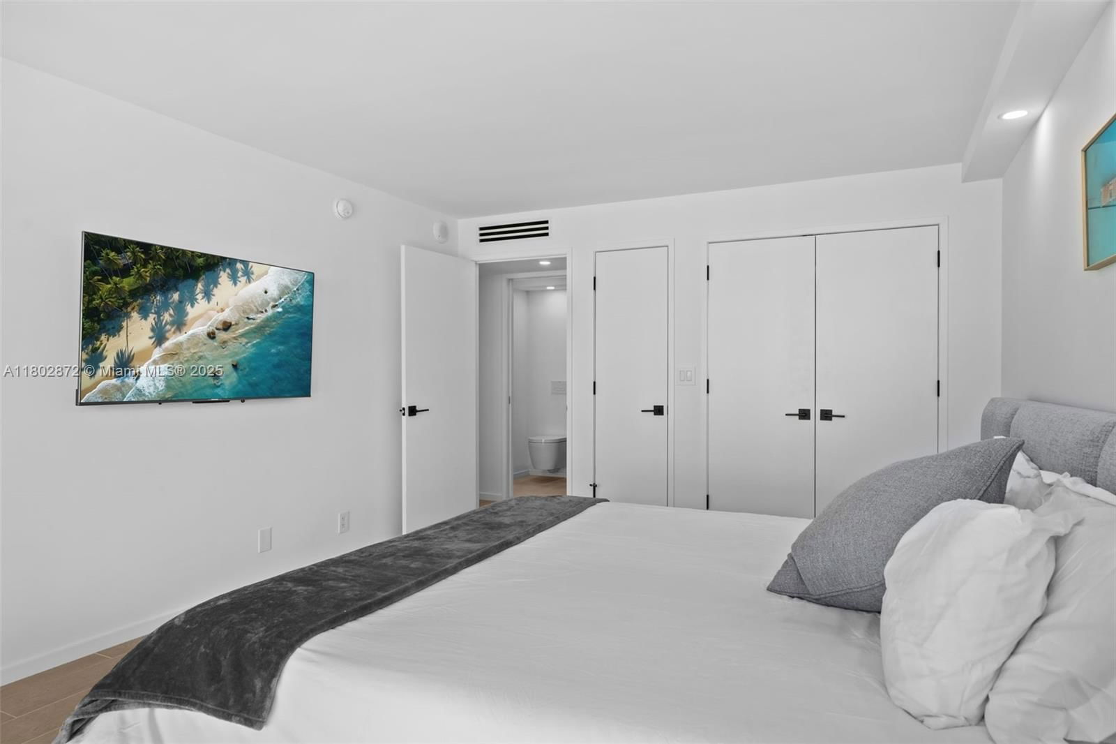 Real estate property located at 2655 Collins Ave #1009, Miami-dade, Mirasol Ocean Towers Cond, Miami Beach, FL