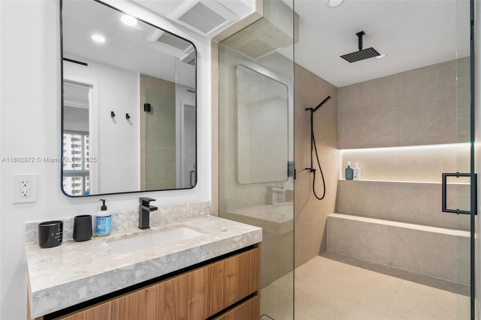 Real estate property located at 2655 Collins Ave #1009, Miami-dade, Mirasol Ocean Towers Cond, Miami Beach, FL