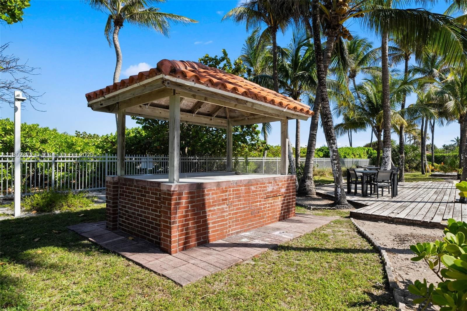 Real estate property located at 2655 Collins Ave #1009, Miami-dade, Mirasol Ocean Towers Cond, Miami Beach, FL