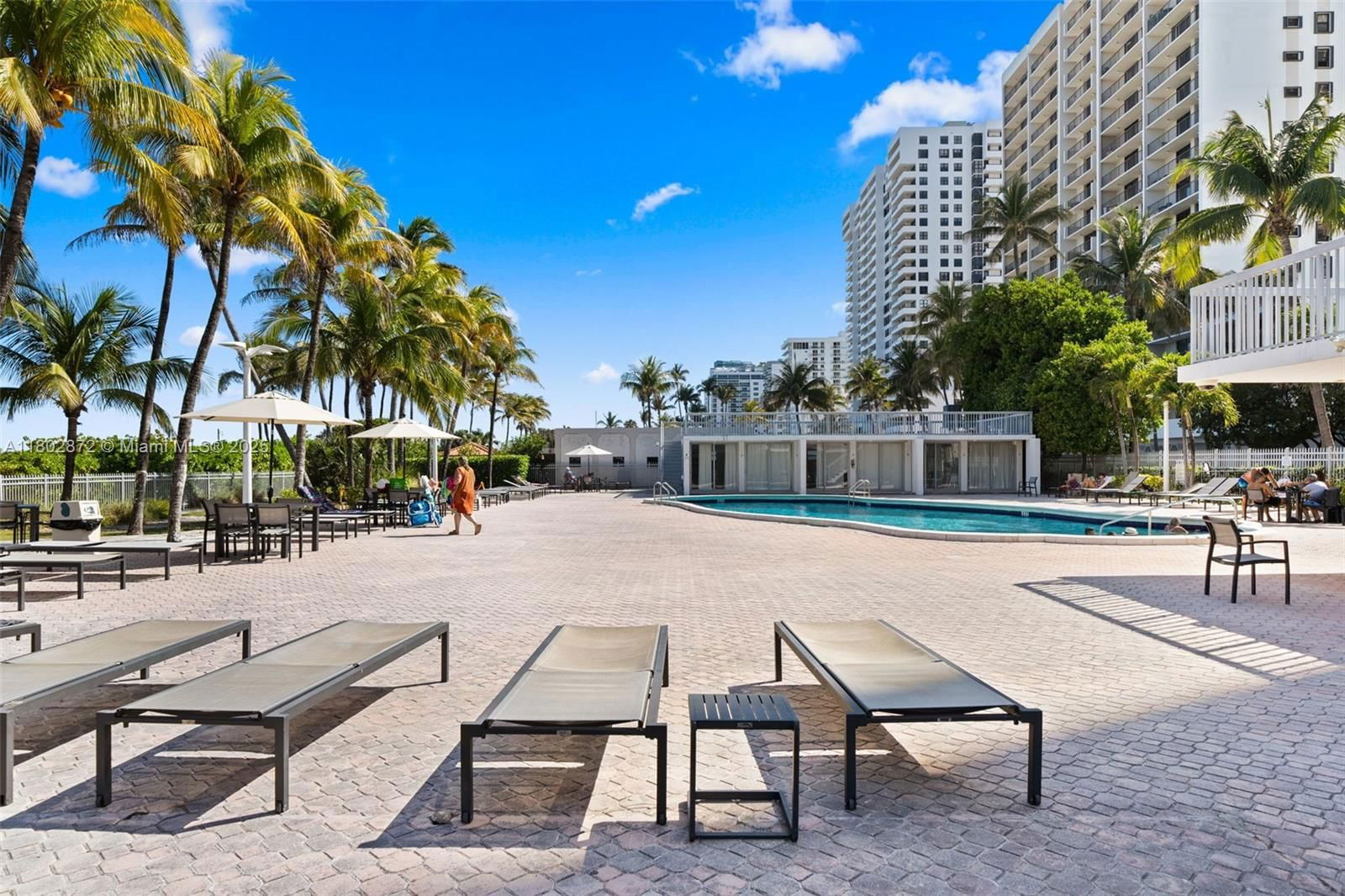 Real estate property located at 2655 Collins Ave #1009, Miami-dade, Mirasol Ocean Towers Cond, Miami Beach, FL
