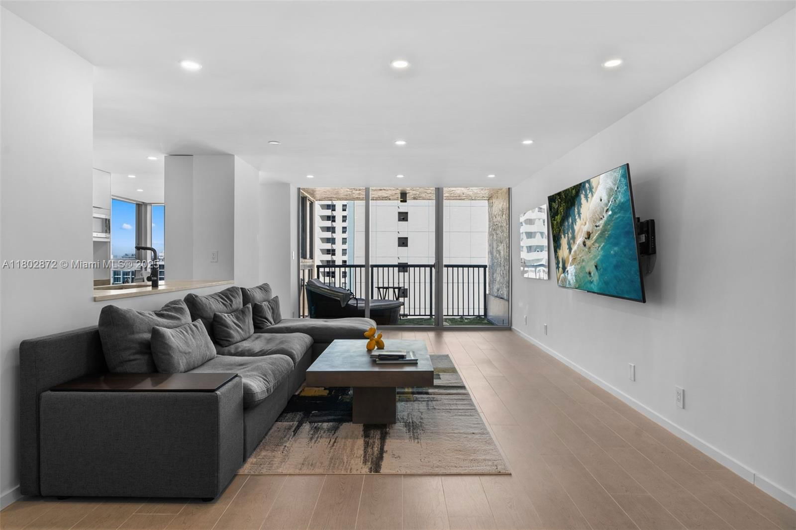 Real estate property located at 2655 Collins Ave #1009, Miami-dade, Mirasol Ocean Towers Cond, Miami Beach, FL