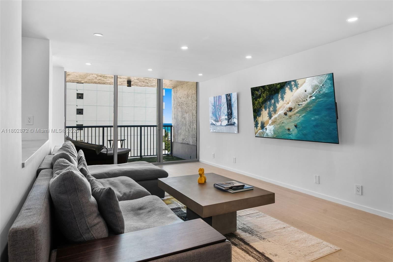 Real estate property located at 2655 Collins Ave #1009, Miami-dade, Mirasol Ocean Towers Cond, Miami Beach, FL