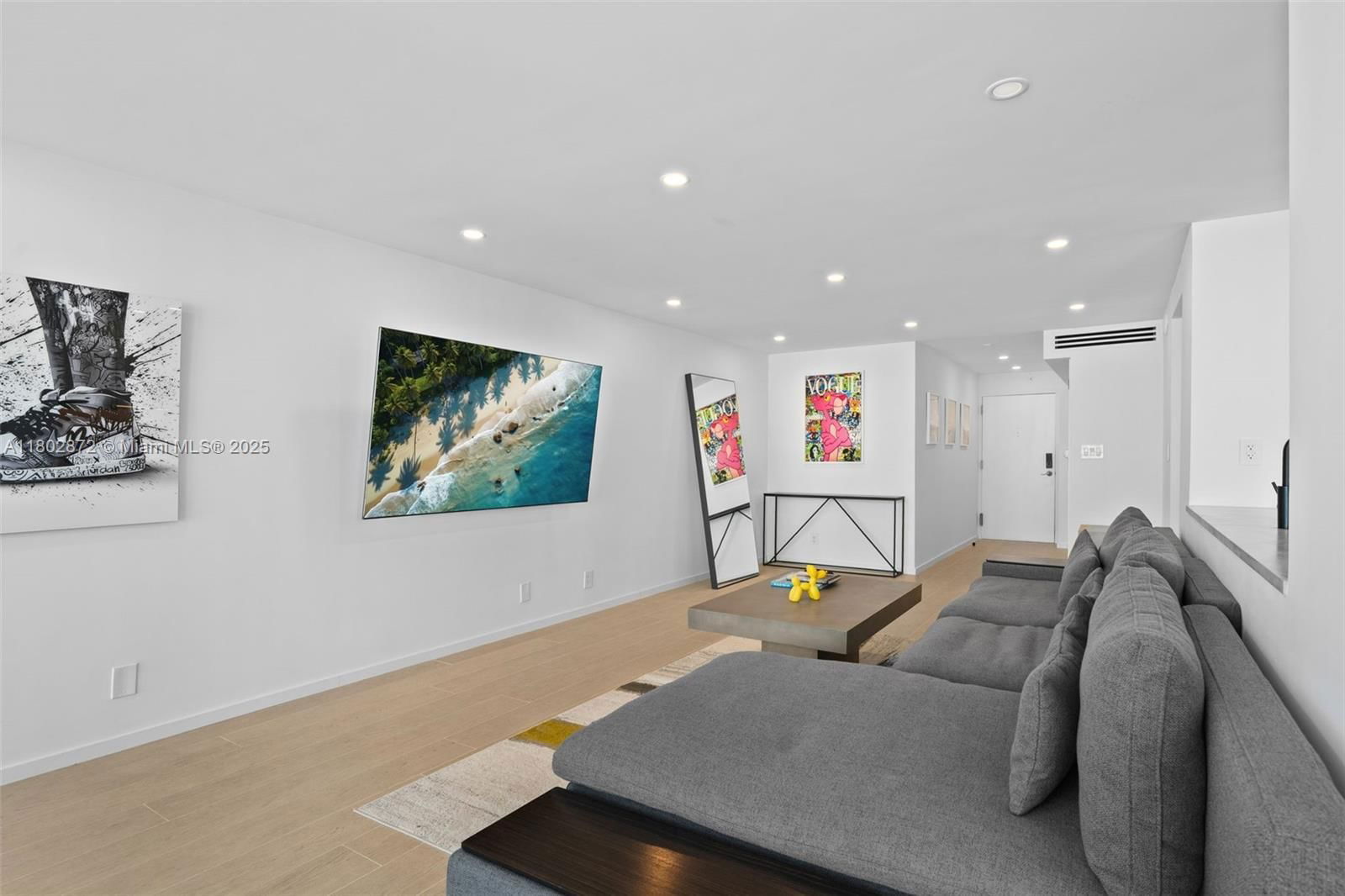 Real estate property located at 2655 Collins Ave #1009, Miami-dade, Mirasol Ocean Towers Cond, Miami Beach, FL
