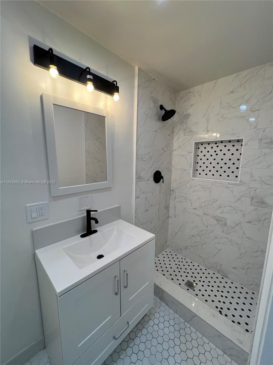 Real estate property located at 6391 8th St, Broward, Kimberly Village Sec One, North Lauderdale, FL