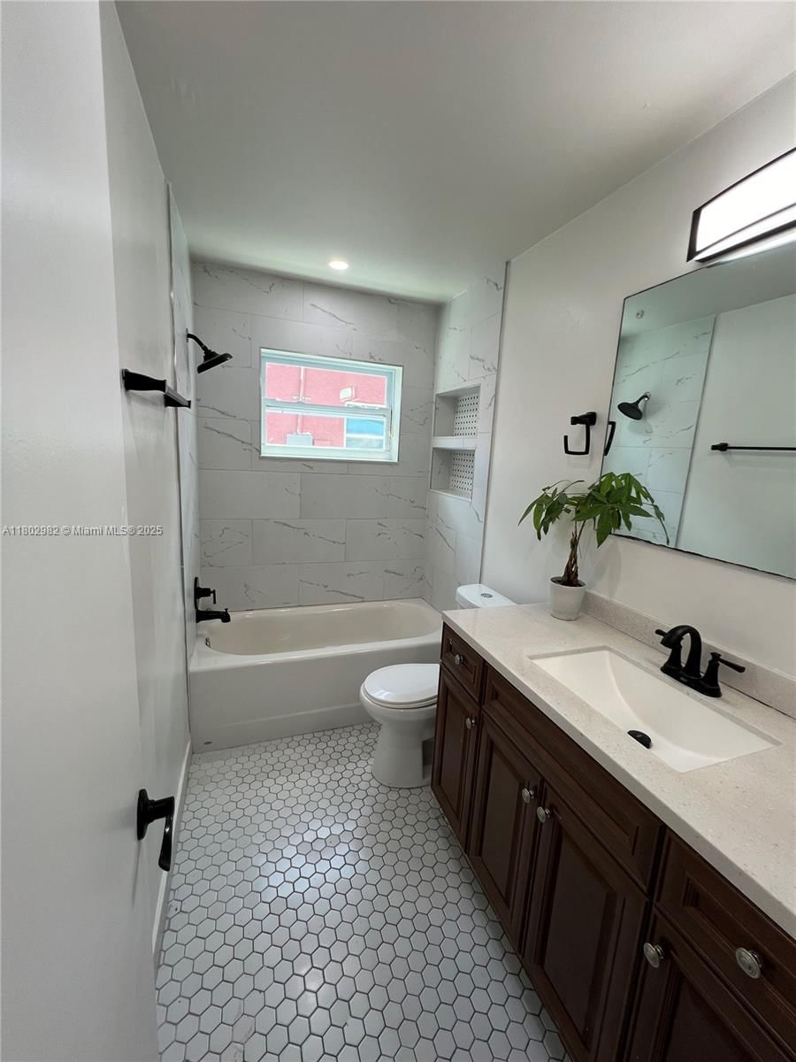 Real estate property located at 6391 8th St, Broward, Kimberly Village Sec One, North Lauderdale, FL