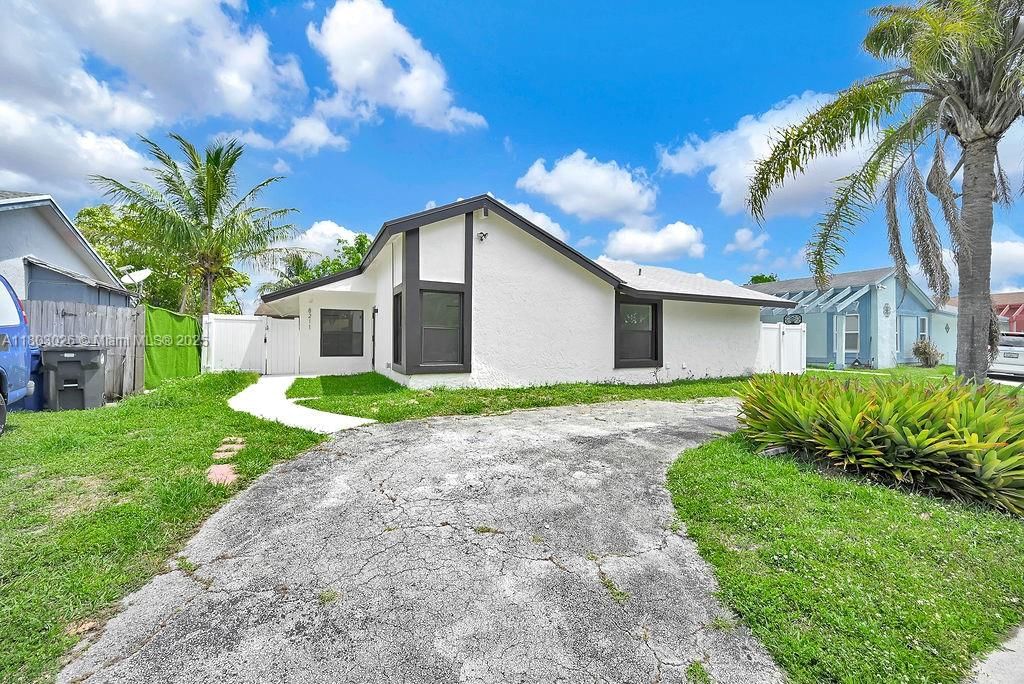 Real estate property located at 8211 4th Pl, Broward, North Lauderdale Village, North Lauderdale, FL
