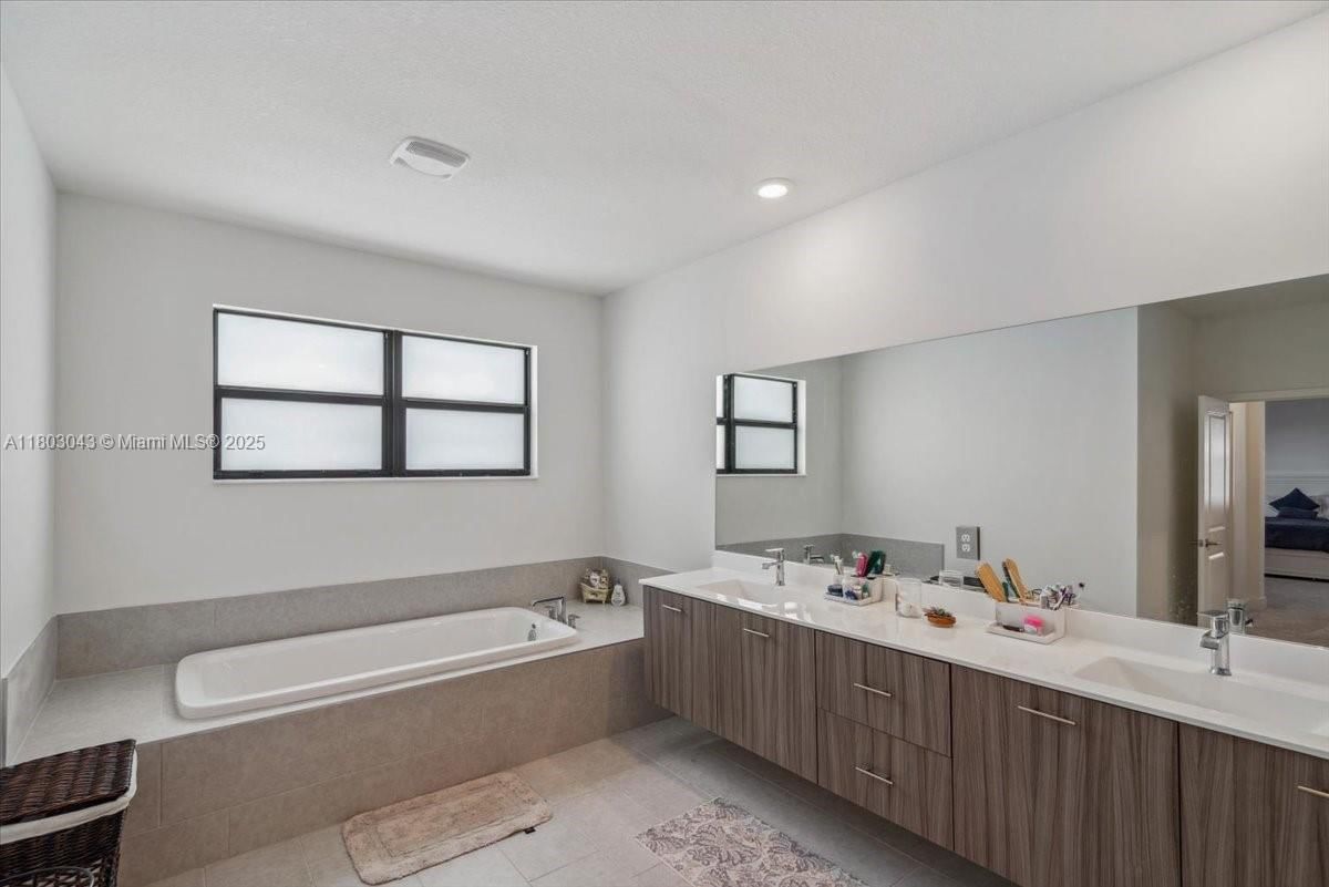 Real estate property located at 17333 46th St, Broward, Tuscan Isles, Miramar, FL