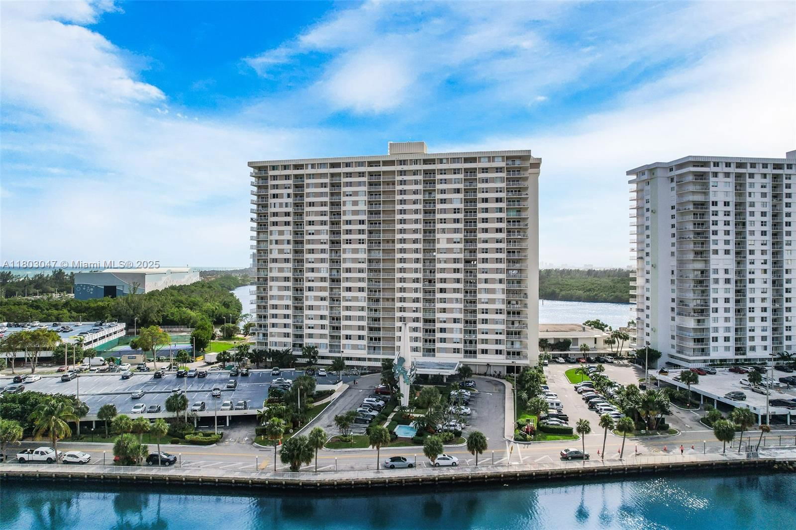 Real estate property located at 300 Bayview Dr #812, Miami-dade, Arlen House Condo, Sunny Isles Beach, FL