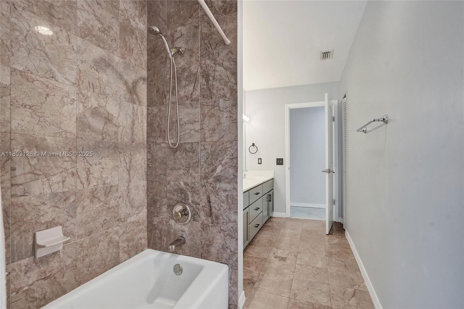 Real estate property located at 14940 164th Ter, Miami-dade, Kings Grove, Miami, FL