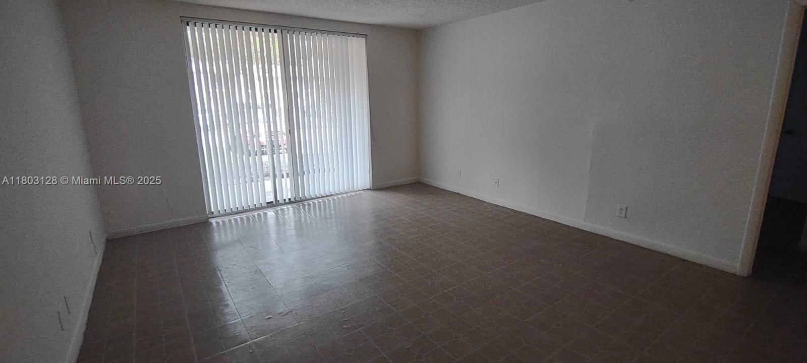 Real estate property located at 4009 University Dr #112, Broward, Sunrise On The Green Cond, Sunrise, FL
