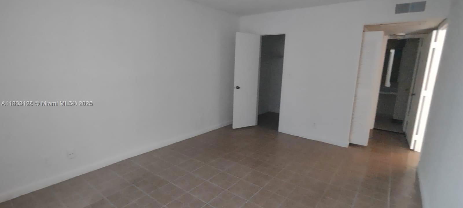 Real estate property located at 4009 University Dr #112, Broward, Sunrise On The Green Cond, Sunrise, FL