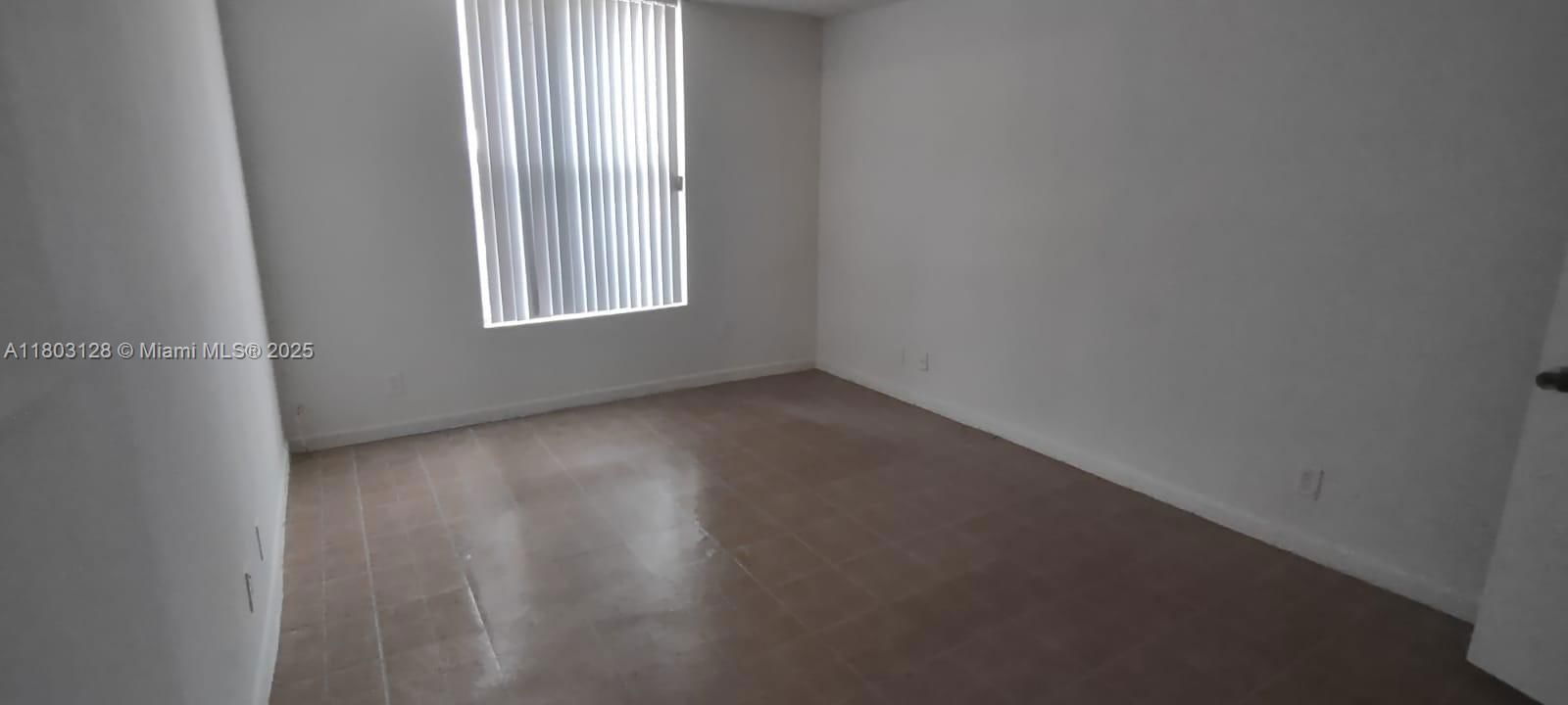 Real estate property located at 4009 University Dr #112, Broward, Sunrise On The Green Cond, Sunrise, FL