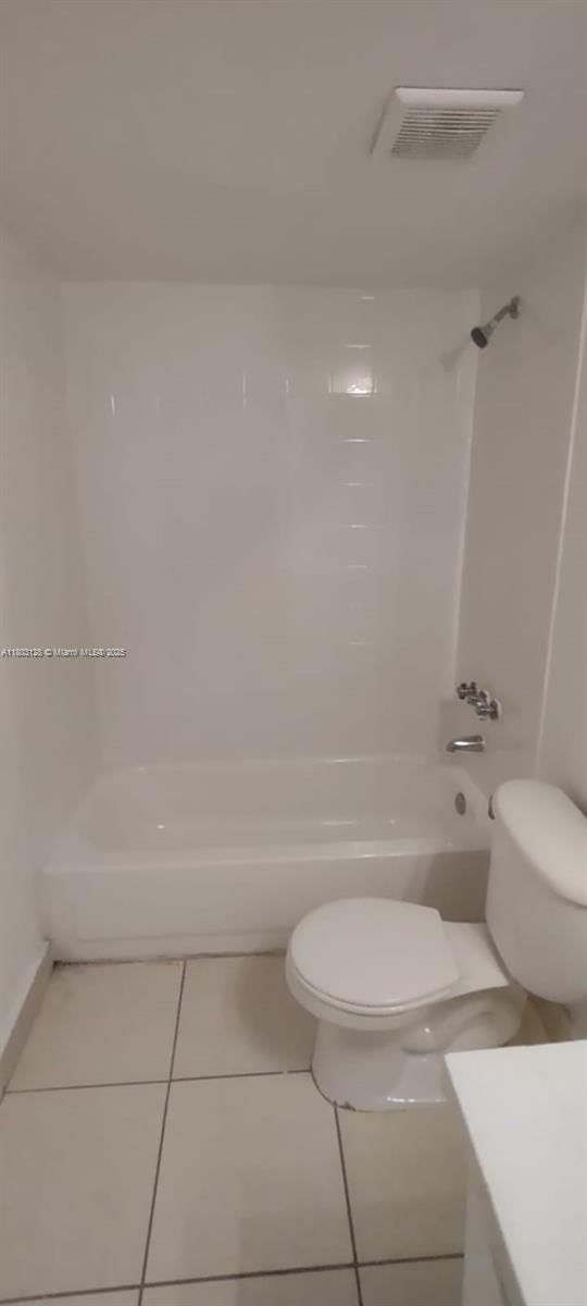 Real estate property located at 4009 University Dr #112, Broward, Sunrise On The Green Cond, Sunrise, FL