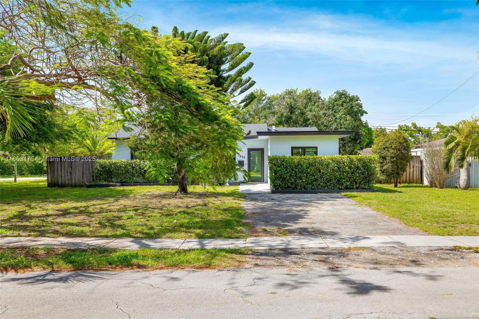 Real estate property located at 1998 180th St, Miami-dade, Fulford By The Sea, North Miami Beach, FL