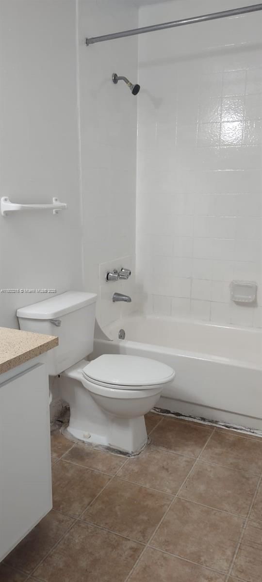 Real estate property located at 4003 University Dr #201, Broward, Sunrise On The Green Cond, Sunrise, FL