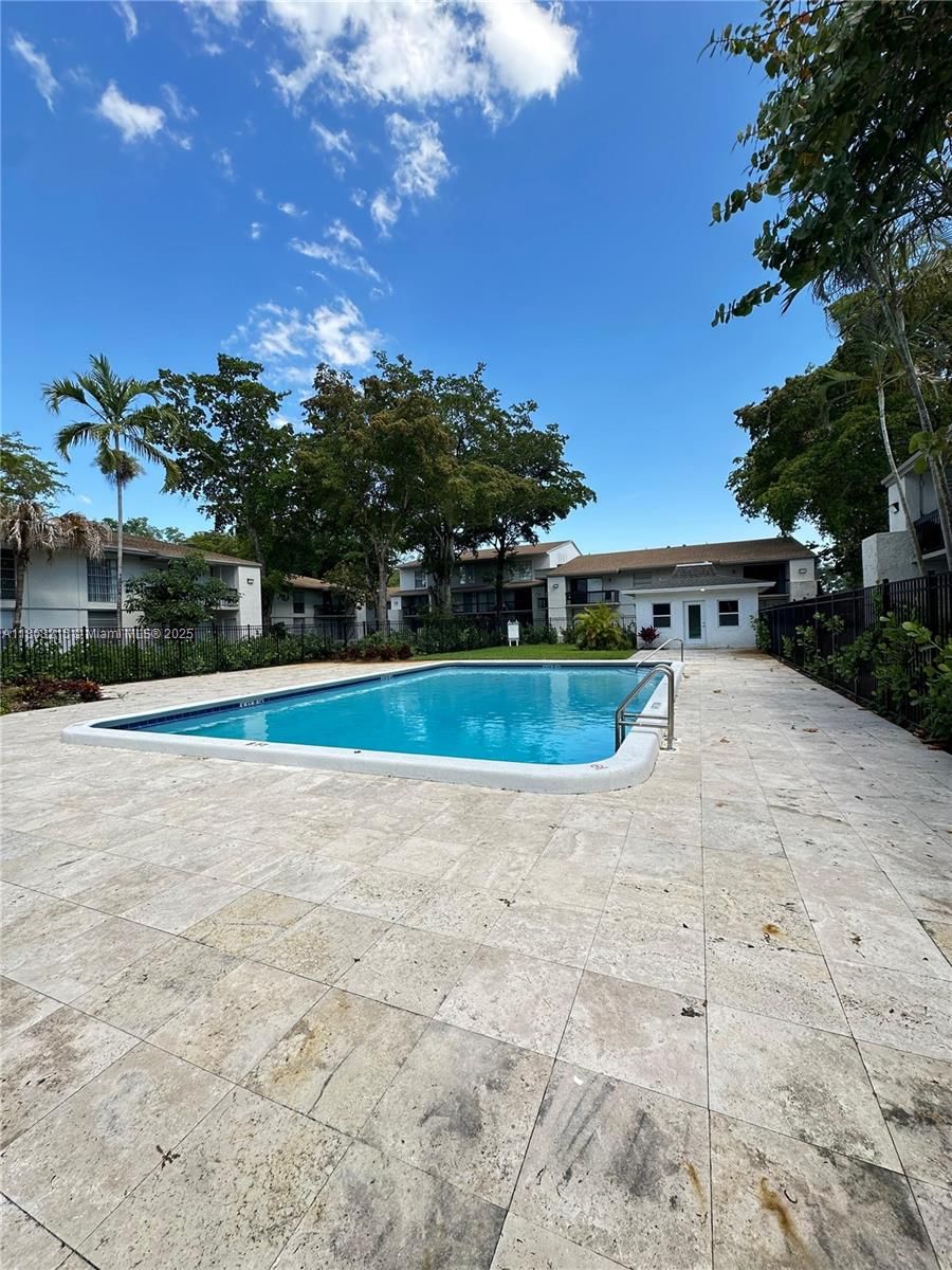 Real estate property located at 4003 University Dr #201, Broward, Sunrise On The Green Cond, Sunrise, FL
