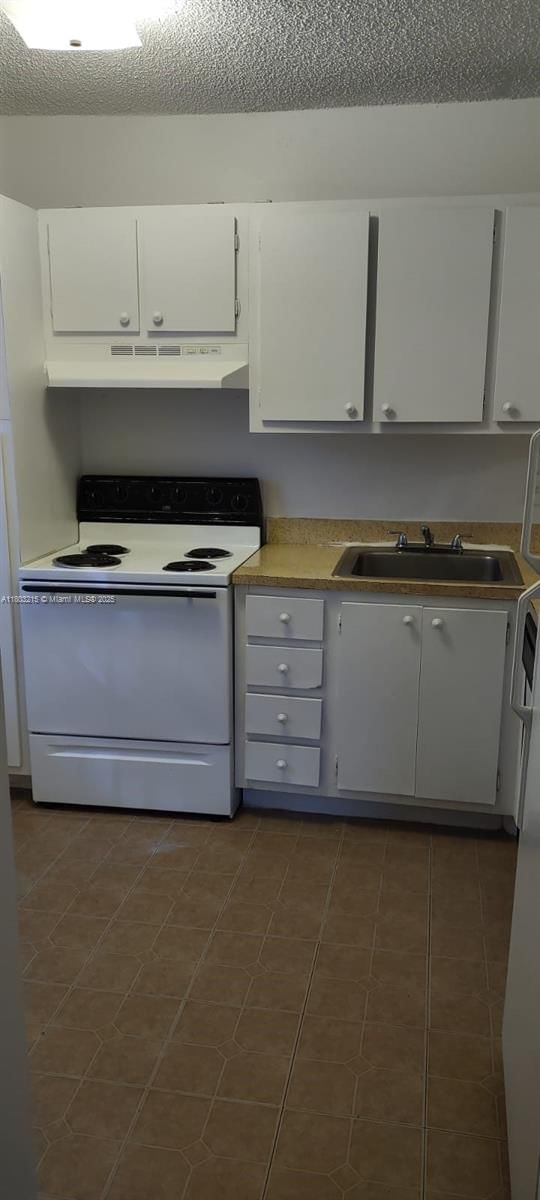 Real estate property located at 4003 University Dr #201, Broward, Sunrise On The Green Cond, Sunrise, FL
