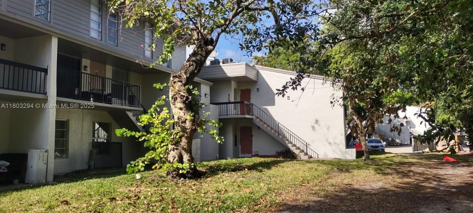 Real estate property located at 4007 University Dr #106, Broward, Sunrise On The Green Cond, Sunrise, FL