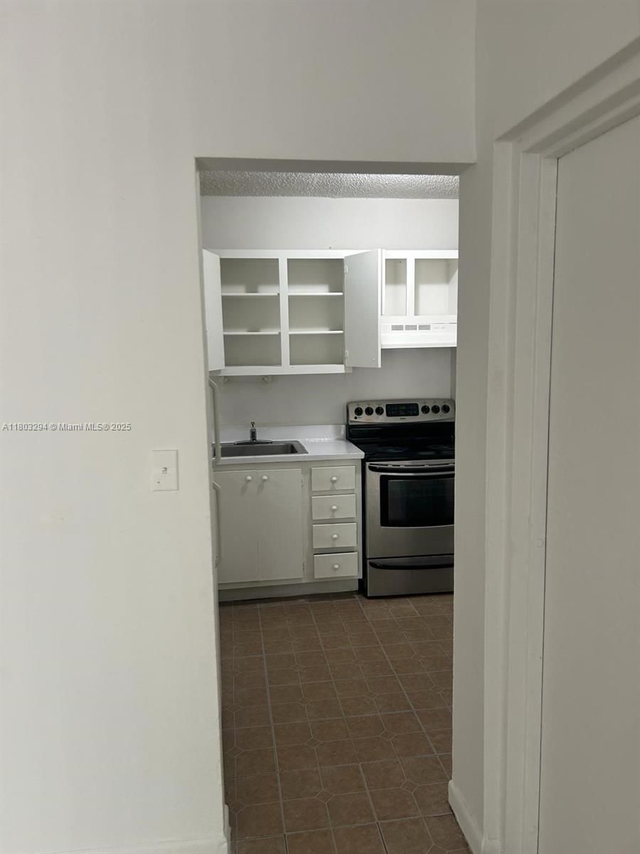 Real estate property located at 4007 University Dr #106, Broward, Sunrise On The Green Cond, Sunrise, FL