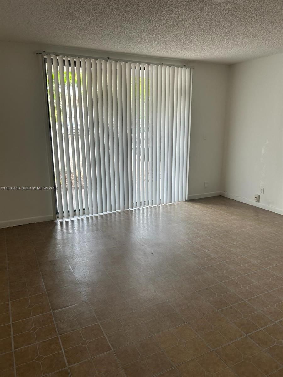 Real estate property located at 4007 University Dr #106, Broward, Sunrise On The Green Cond, Sunrise, FL