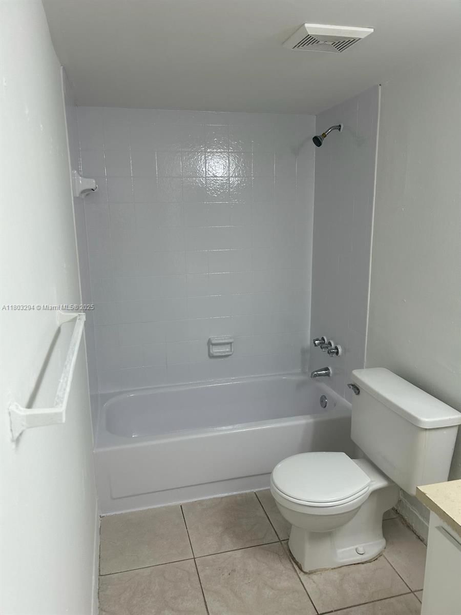 Real estate property located at 4007 University Dr #106, Broward, Sunrise On The Green Cond, Sunrise, FL