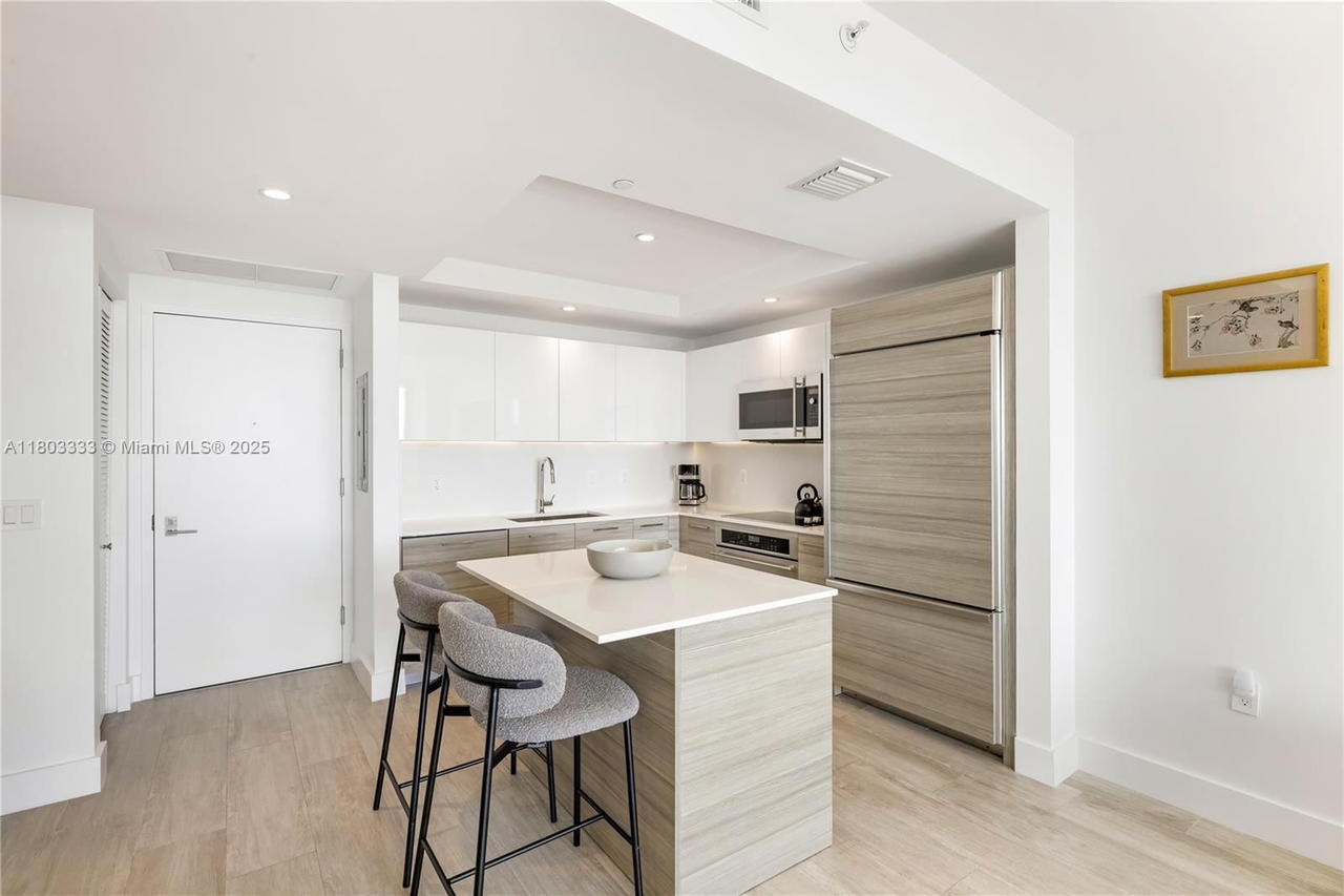 Real estate property located at 121 34th St #2412, Miami-dade, 3401 Midtown Condo, Miami, FL