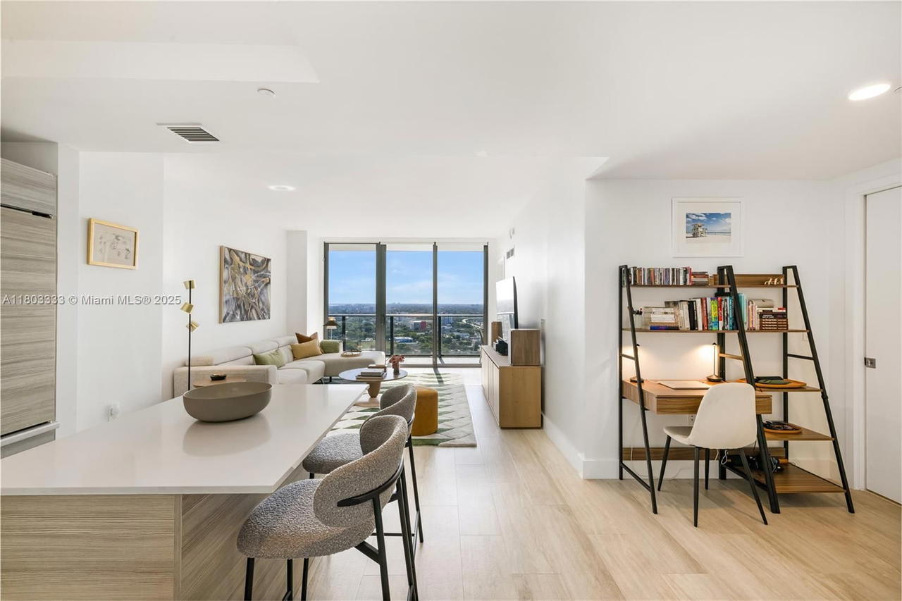 Real estate property located at 121 34th St #2412, Miami-dade, 3401 Midtown Condo, Miami, FL