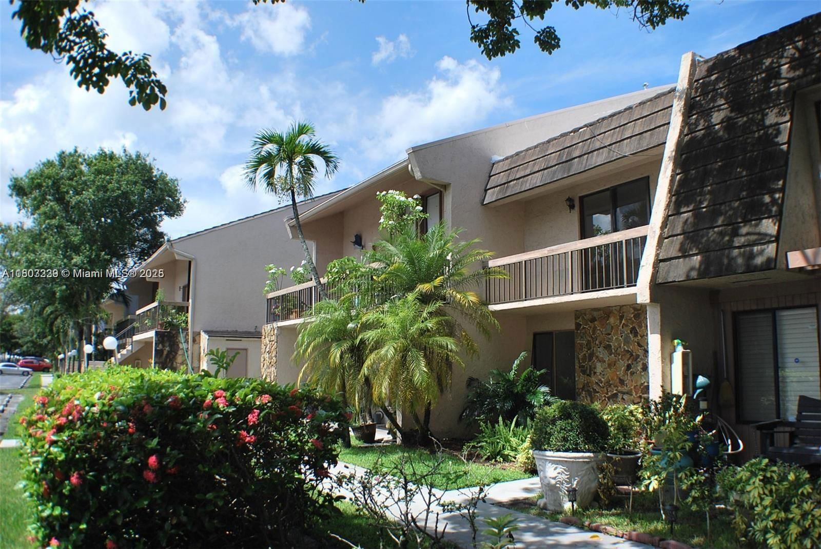 Real estate property located at 611 University Dr #3, Broward, Village Townhouses Jacara, Plantation, FL