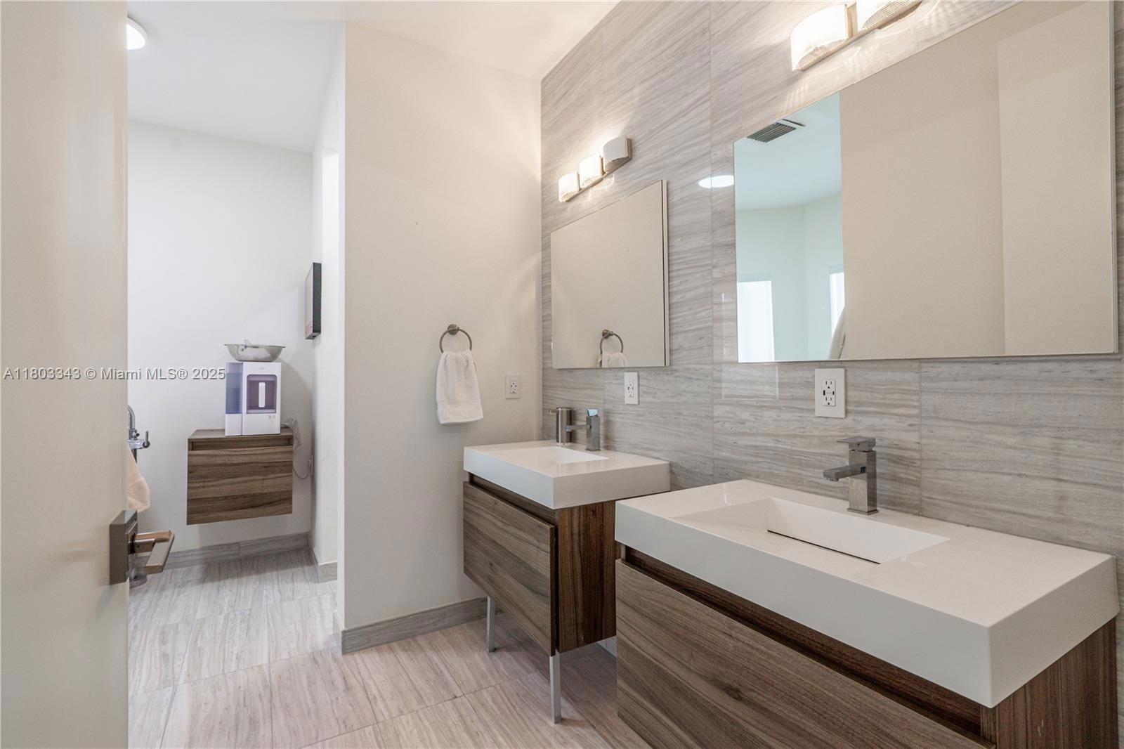 Real estate property located at 5978 Alton Rd, Miami-dade, La Gorce Golf Sub, Miami Beach, FL