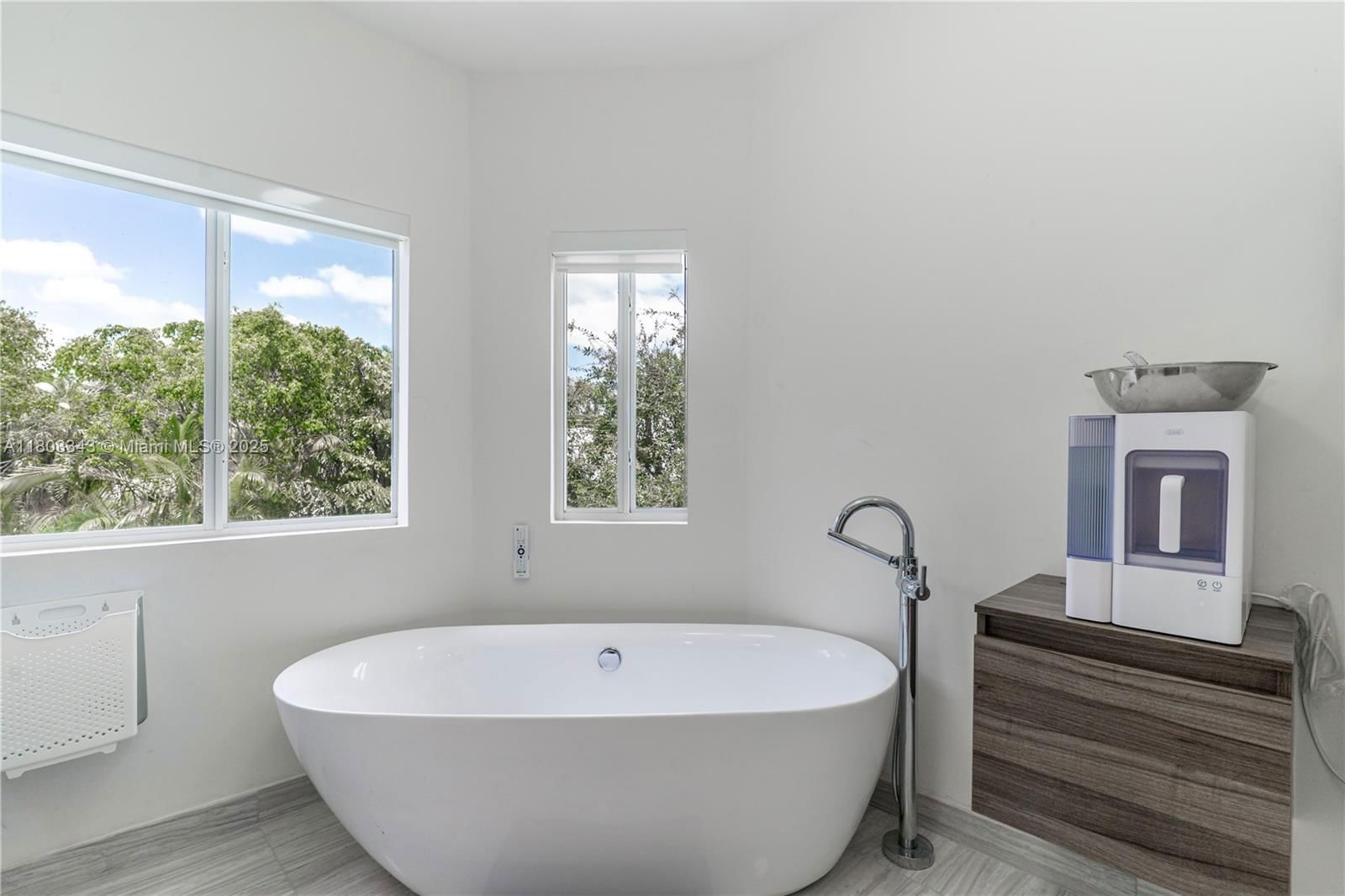 Real estate property located at 5978 Alton Rd, Miami-dade, La Gorce Golf Sub, Miami Beach, FL