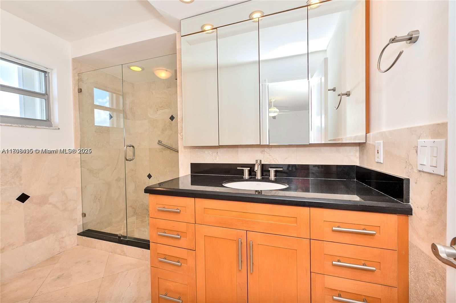 Real estate property located at 2201 Ocean Dr #2805, Broward, Quadomain Tower I And Iv, Hollywood, FL