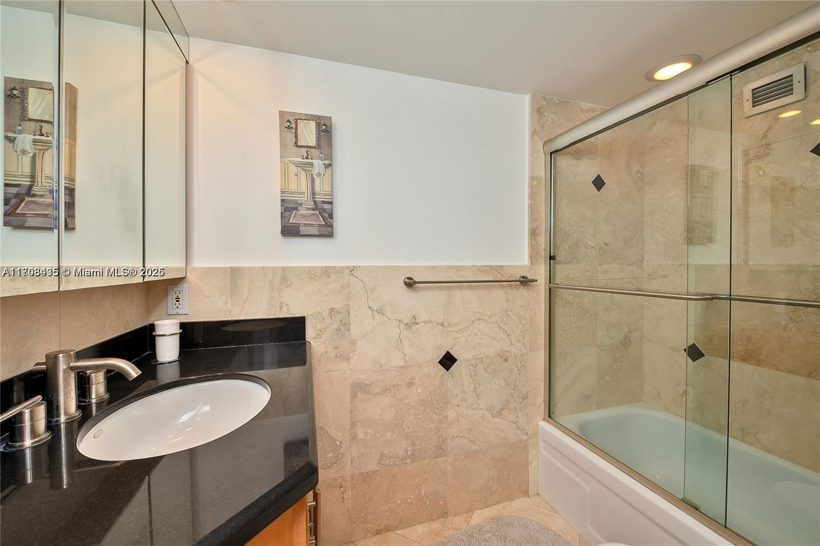 Real estate property located at 2201 Ocean Dr #2805, Broward, Quadomain Tower I And Iv, Hollywood, FL