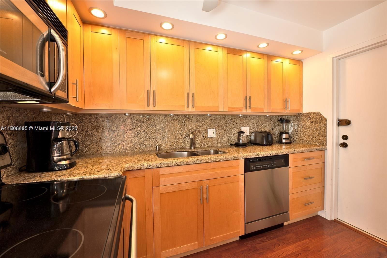 Real estate property located at 2201 Ocean Dr #2805, Broward, Quadomain Tower I And Iv, Hollywood, FL