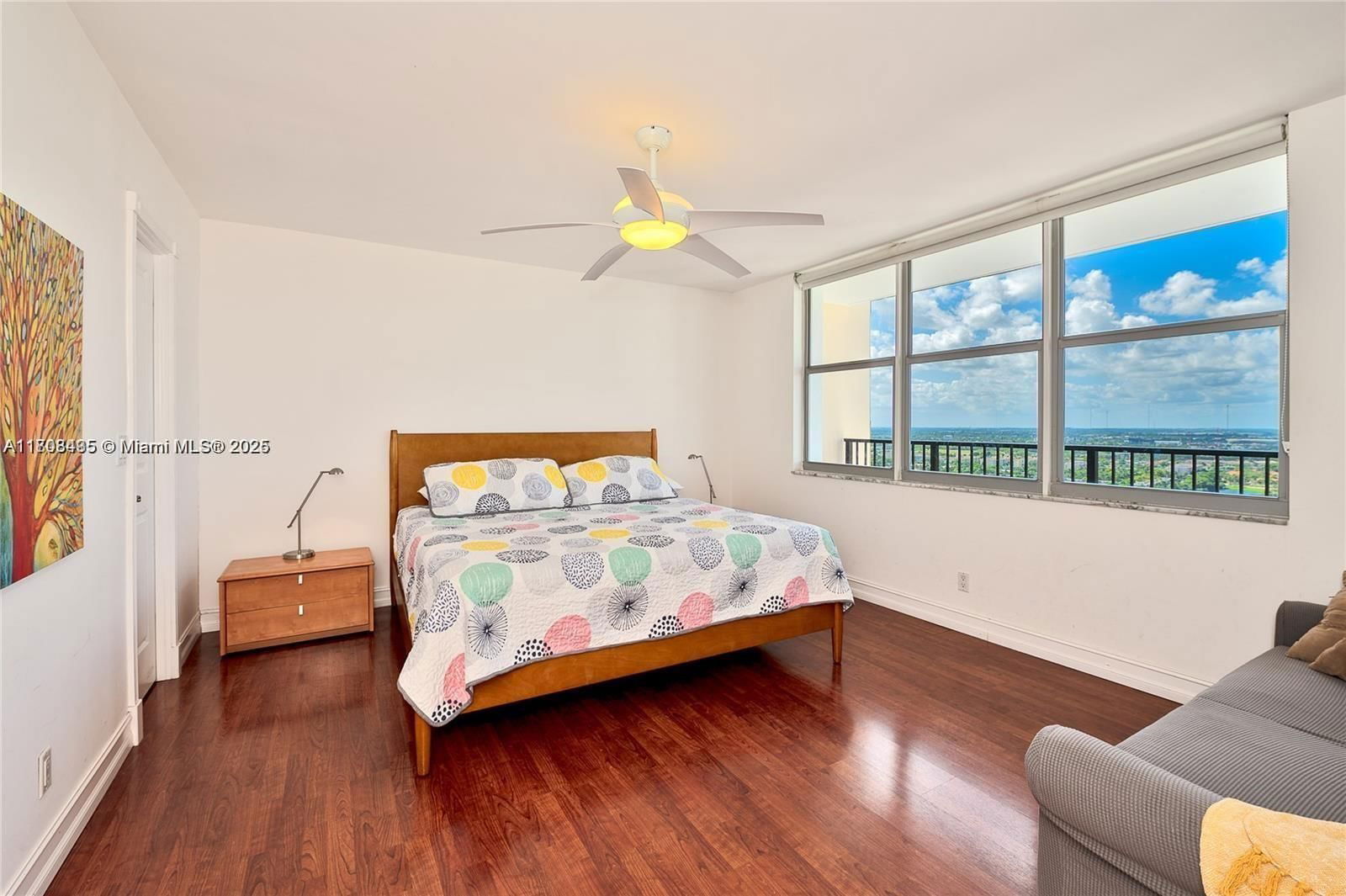 Real estate property located at 2201 Ocean Dr #2805, Broward, Quadomain Tower I And Iv, Hollywood, FL