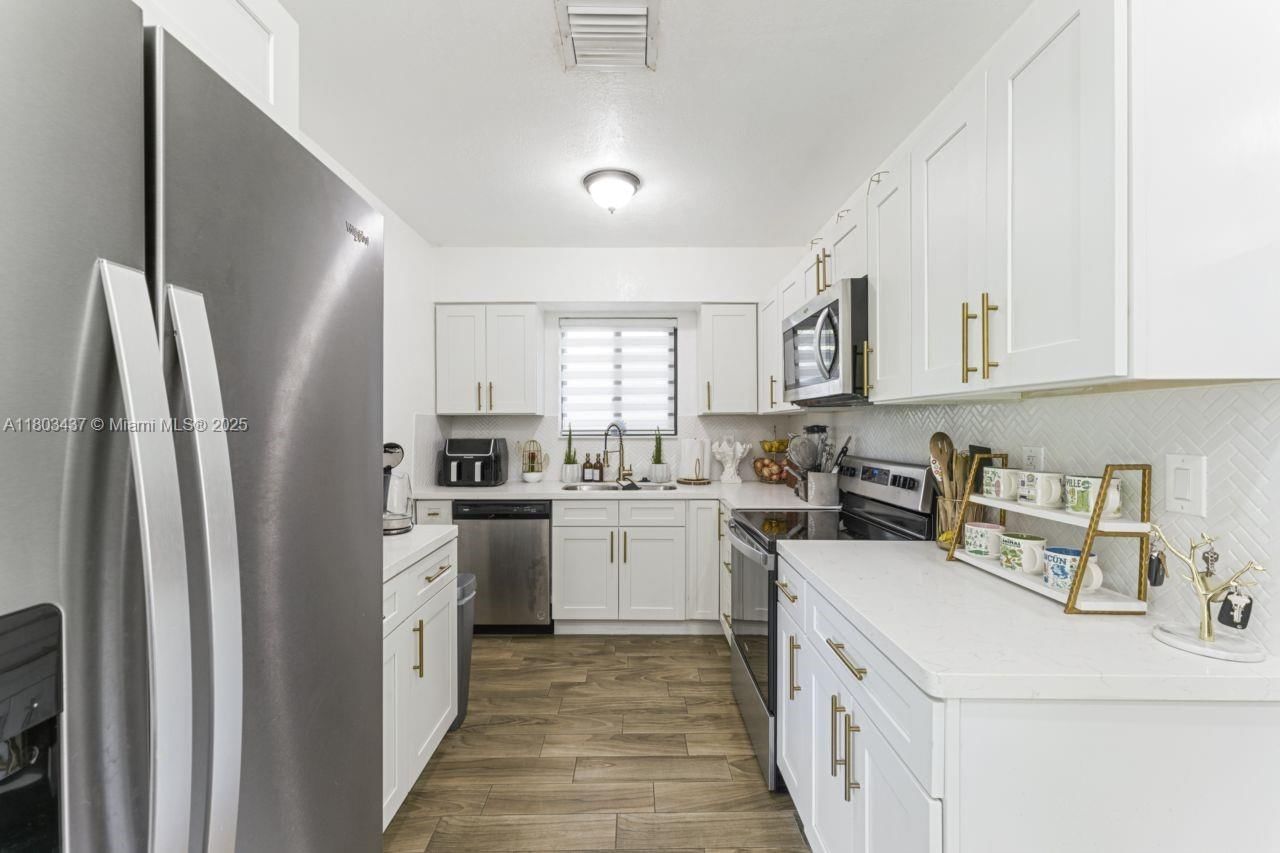Real estate property located at 1330 155th St, Miami-dade, Fulford By The Sea Sec J, North Miami Beach, FL