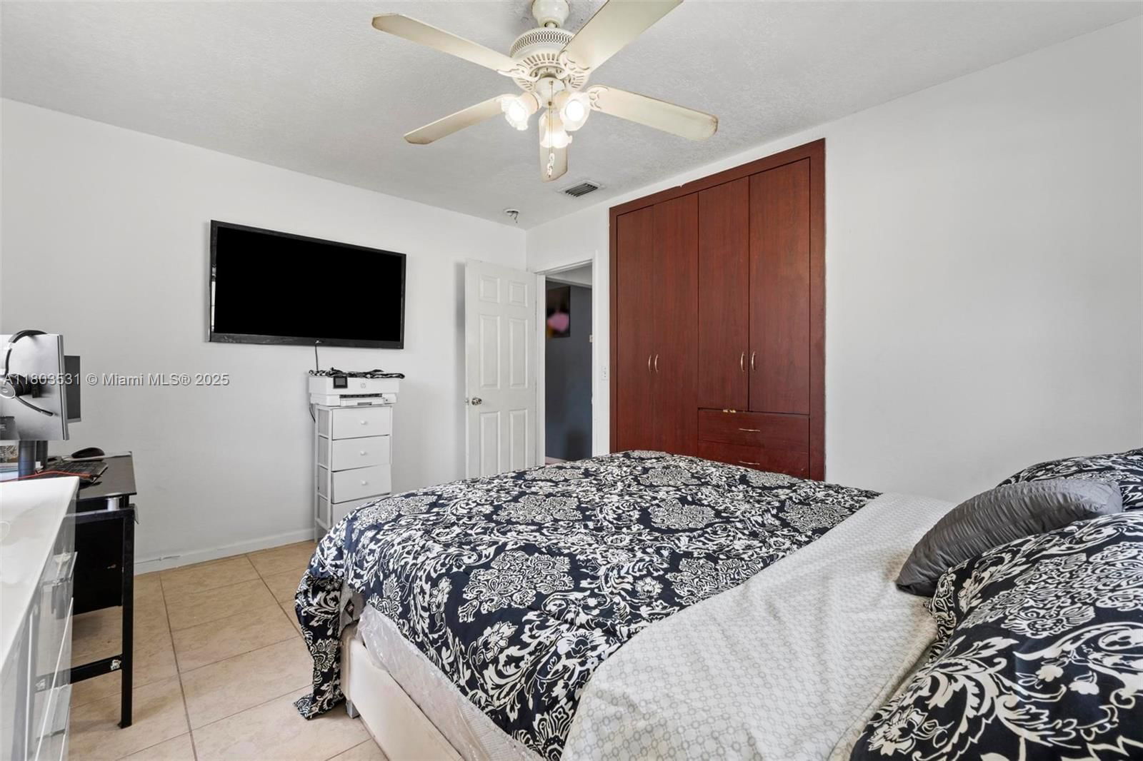 Real estate property located at 941 76th St, Miami-dade, Stephen Manor, Miami, FL