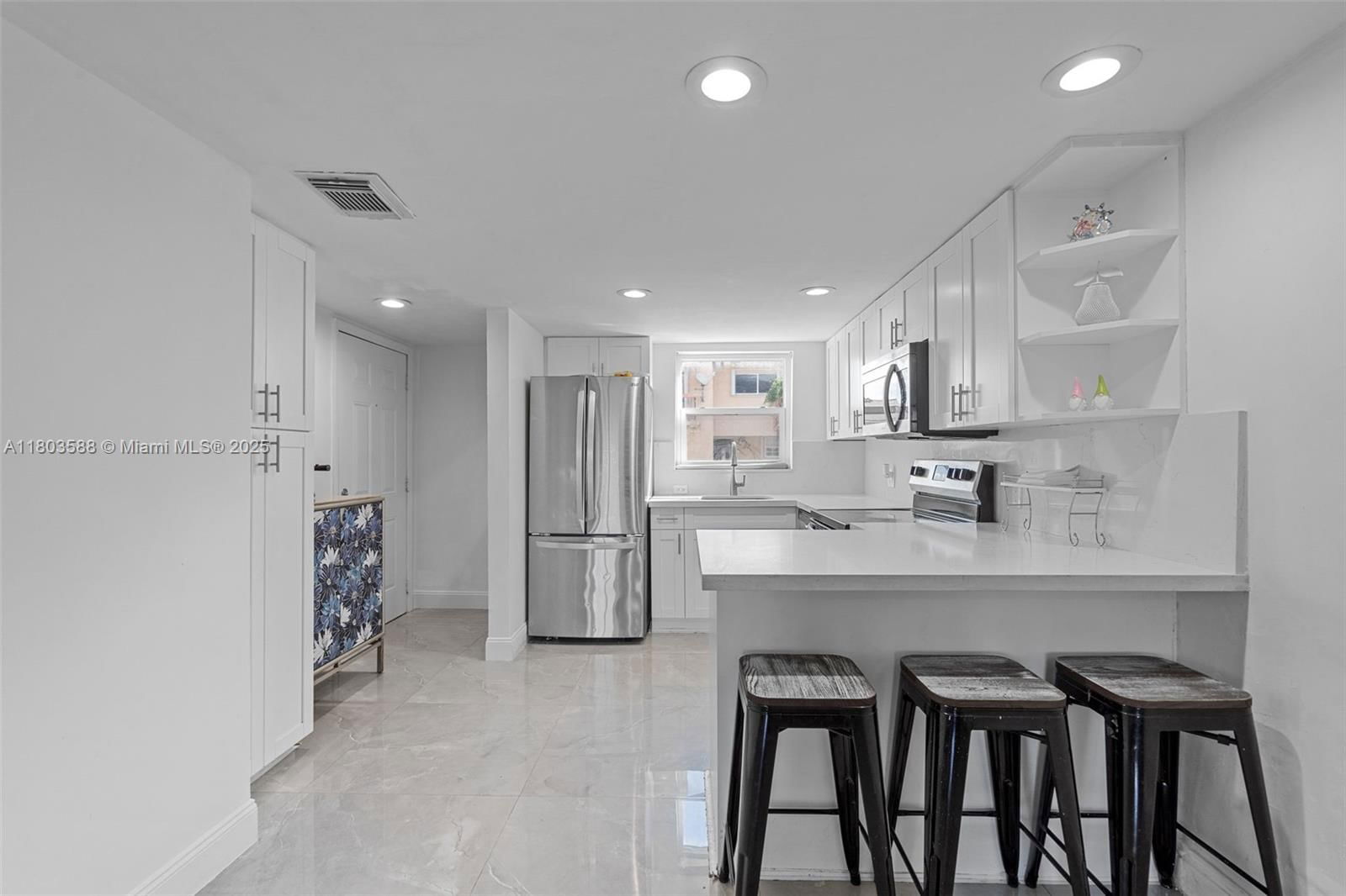 Real estate property located at 5530 26th Ct #209, Miami-dade, Vista Alegre Townhomes Co, Hialeah, FL