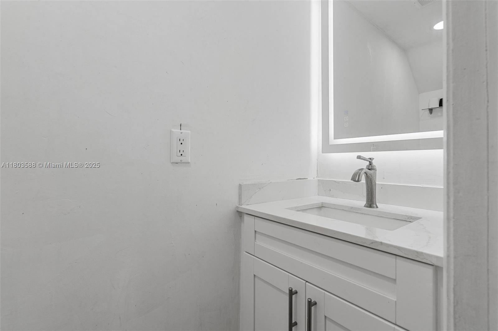 Real estate property located at 5530 26th Ct #209, Miami-dade, Vista Alegre Townhomes Co, Hialeah, FL