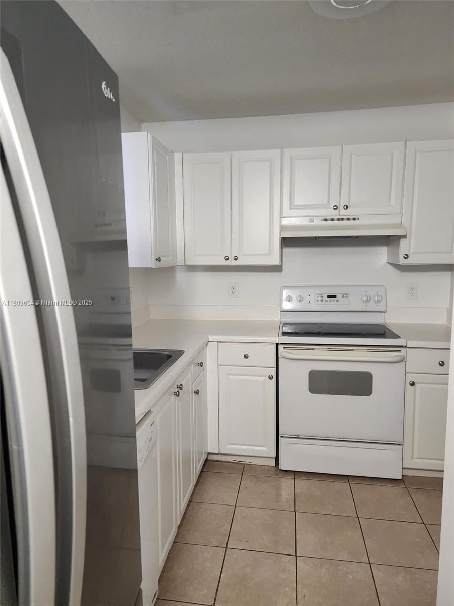 Real estate property located at 1450 3rd Ave #208, Broward, Sheridan East Condo Bldg, Dania Beach, FL