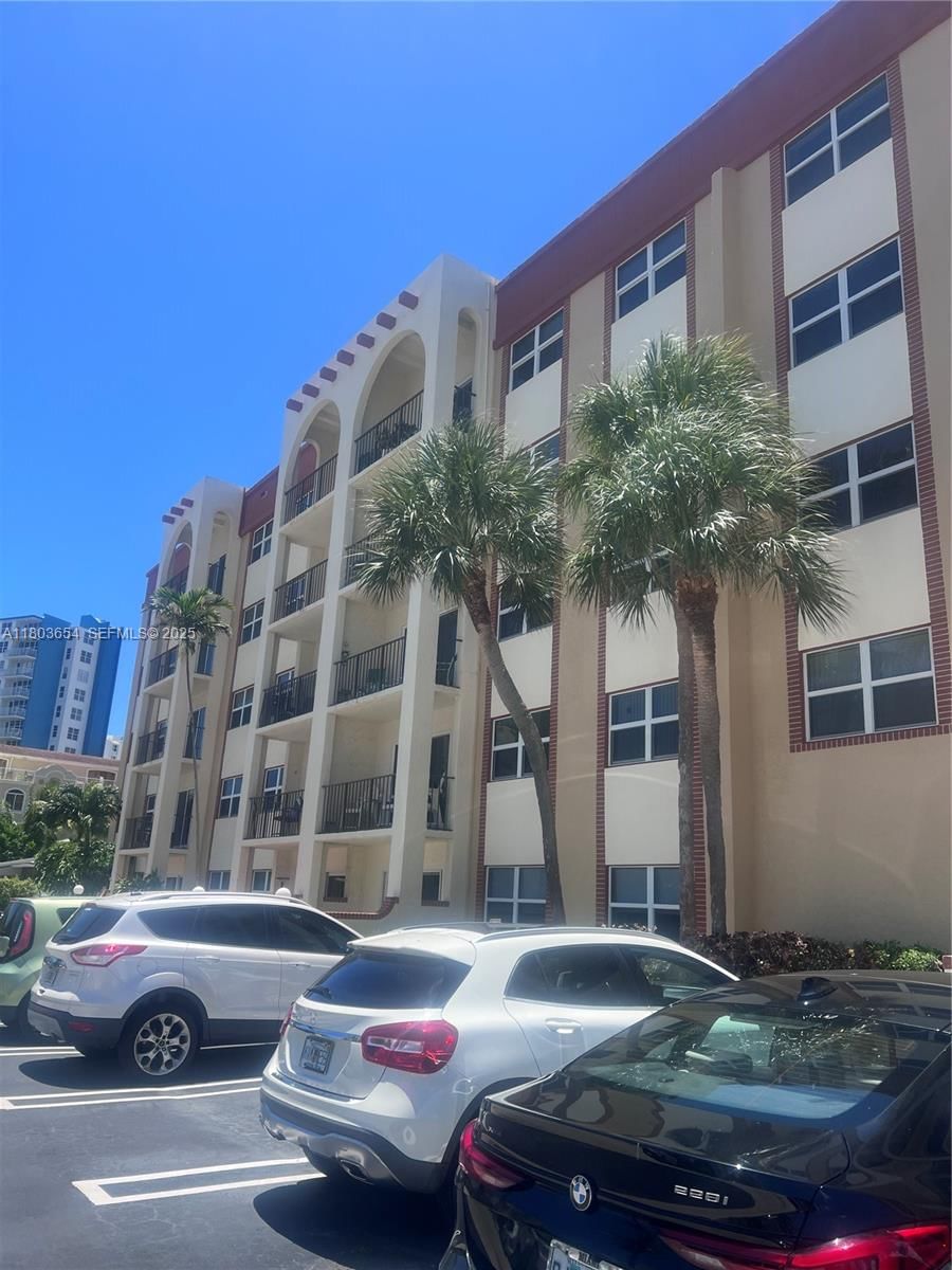 Real estate property located at 400 Riverside Dr #214, Broward, Lado Del Rio Condo, Pompano Beach, FL