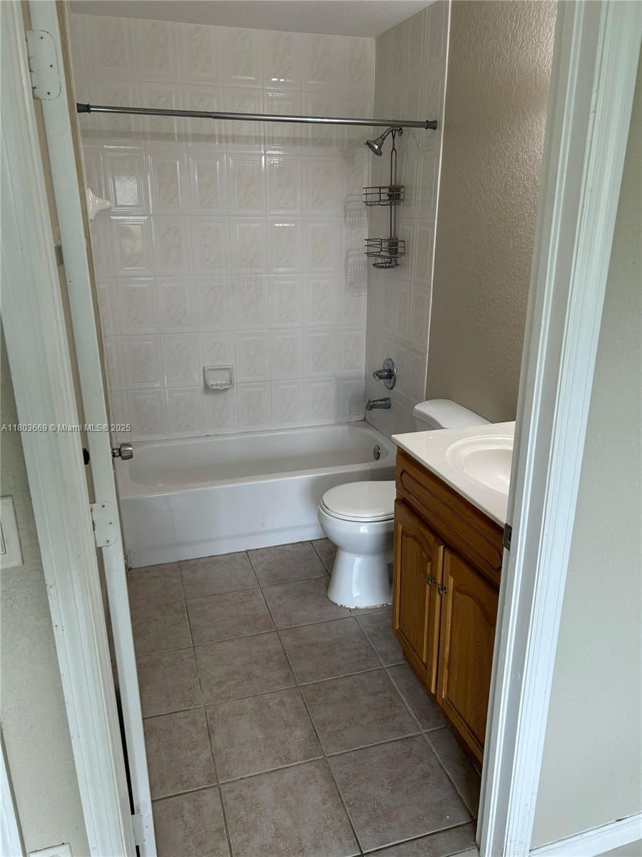 Real estate property located at 61 13th Ave #11, Miami-dade, Edgewater Condo, Homestead, FL