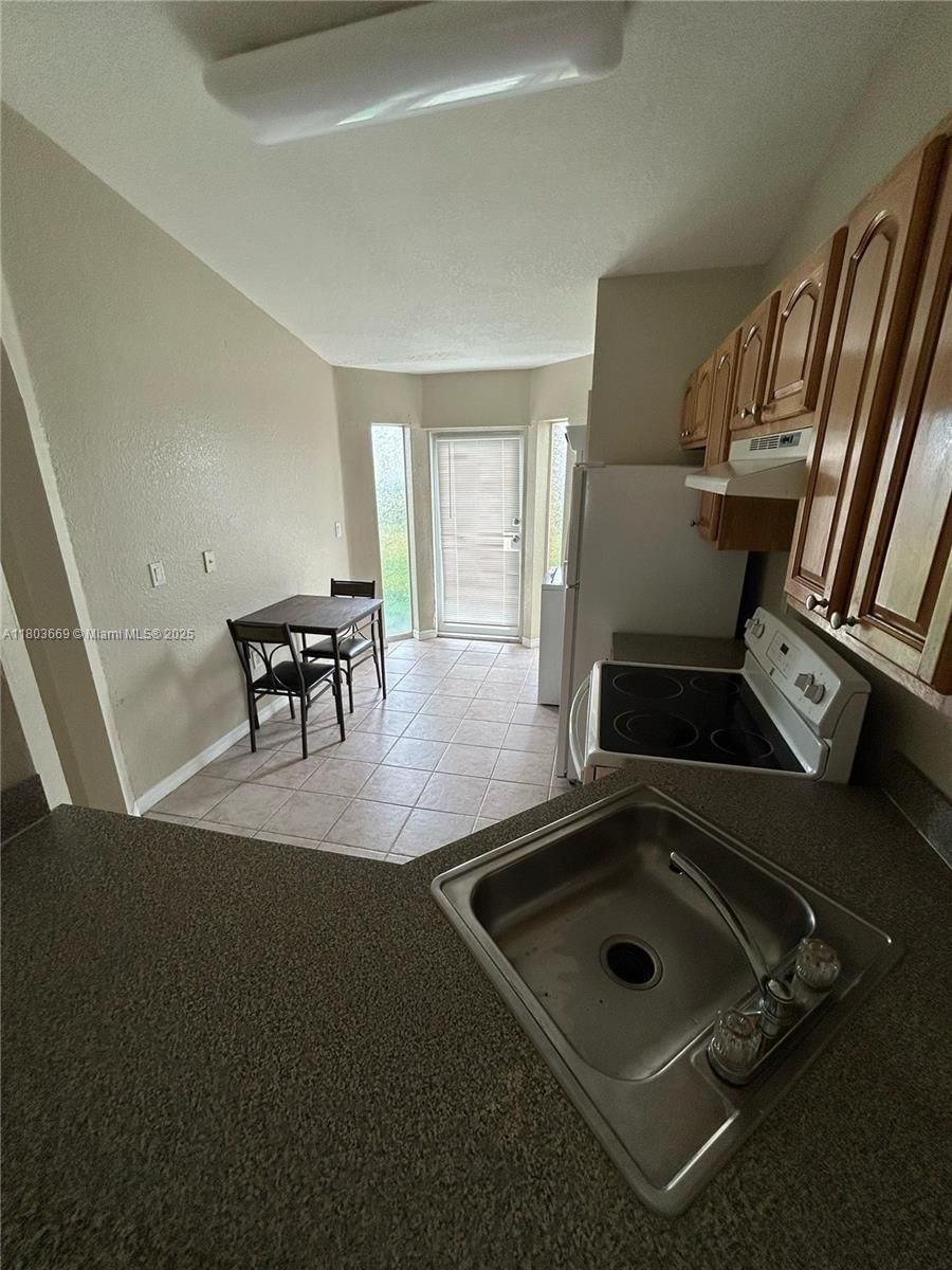 Real estate property located at 61 13th Ave #11, Miami-dade, Edgewater Condo, Homestead, FL