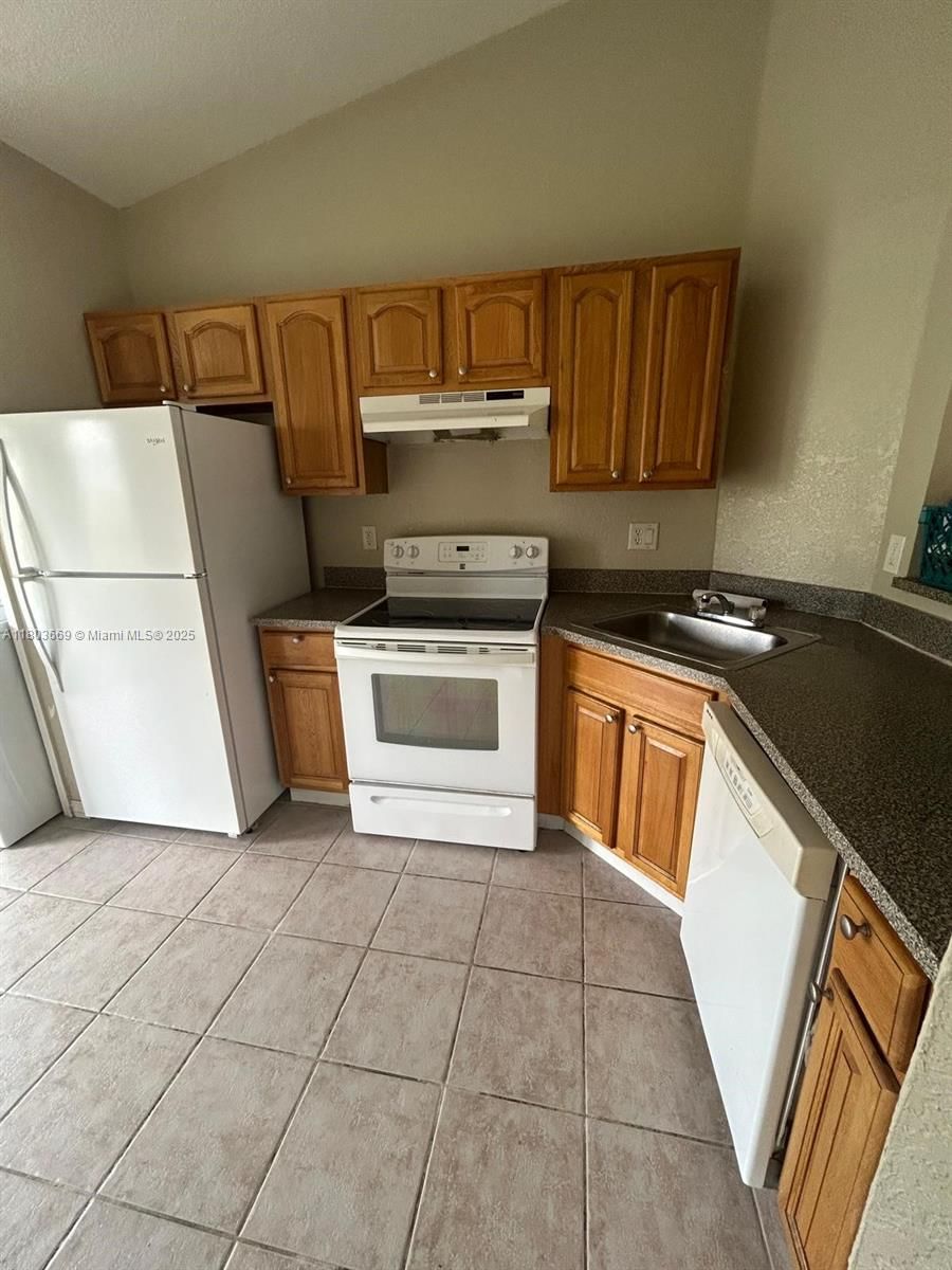 Real estate property located at 61 13th Ave #11, Miami-dade, Edgewater Condo, Homestead, FL